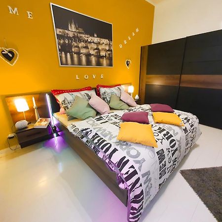 Apartment In The Center Of Praha Bagian luar foto