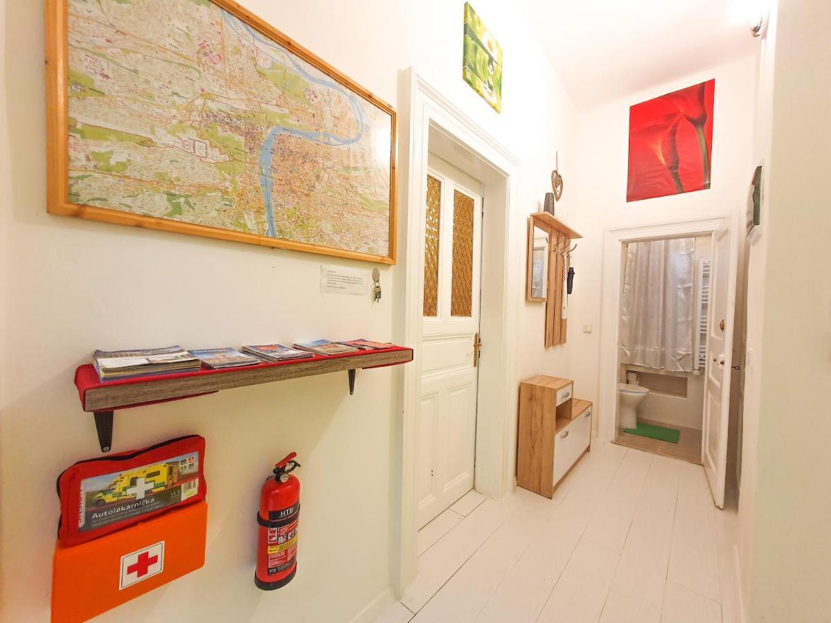 Apartment In The Center Of Praha Bagian luar foto