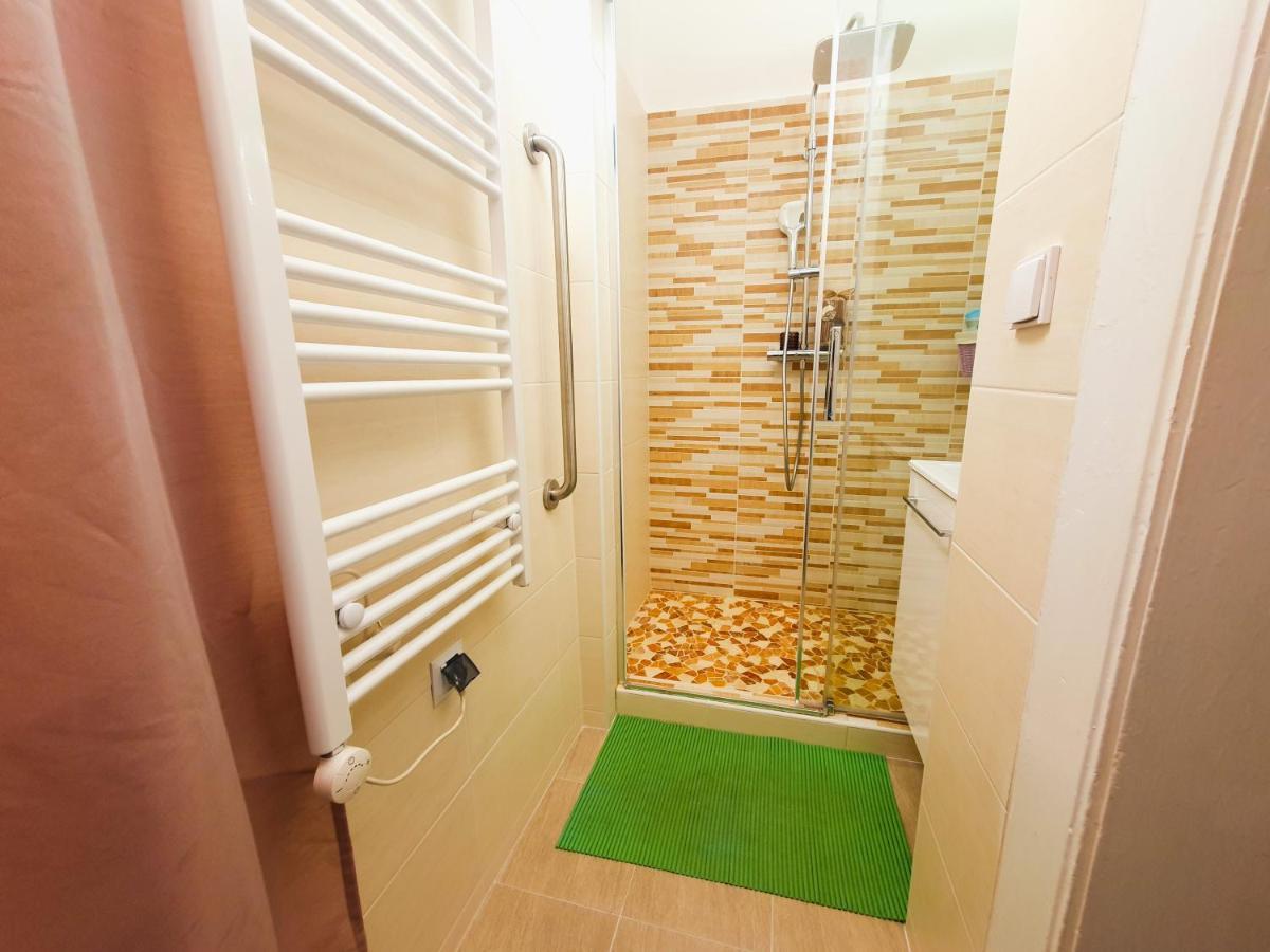 Apartment In The Center Of Praha Bagian luar foto