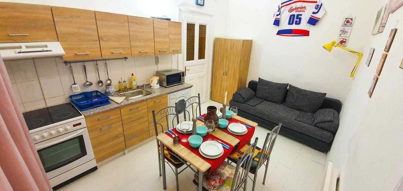 Apartment In The Center Of Praha Bagian luar foto